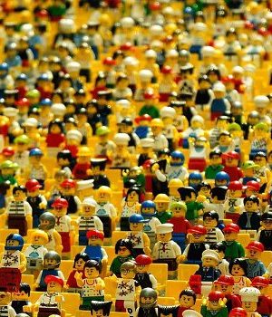 lego-crowd-by-eak_kkk-courtesy-of-pixabay-com-770-770x350