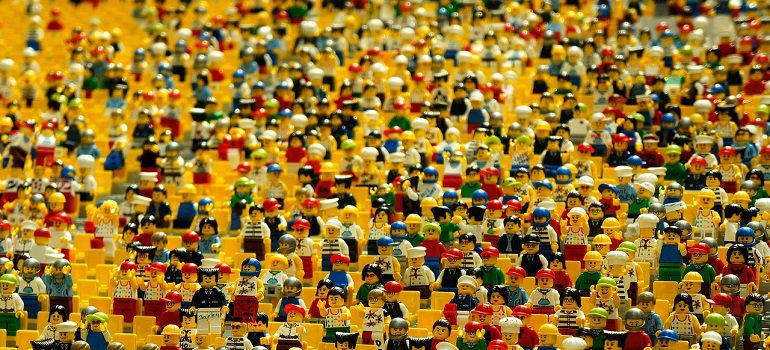 lego-crowd-by-eak_kkk-courtesy-of-pixabay-com-770-770x350